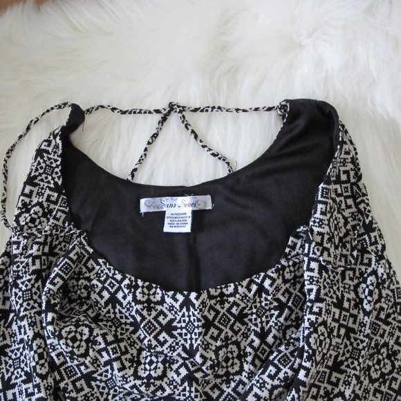 3/$15 Sans Souci | Skinny Strap  Multi Back Strap Detail Top - Picture 3 of 9